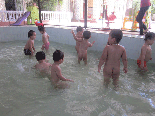 Trường mầm non tư thục Hoa Phượng khai trương bể bơi phục vụ các bé