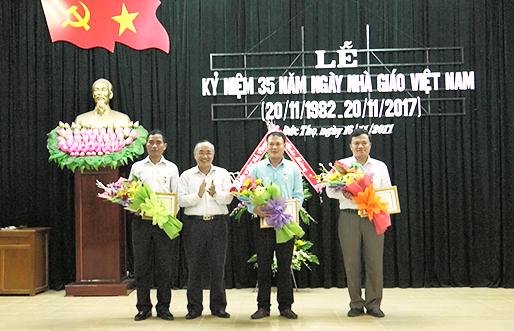 Huyện Đức Thọ tổ chức Lễ Kỷ niệm 35 năm ngày Nhà giáo Việt Nam